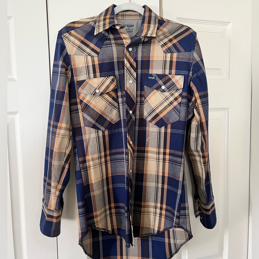 Men’s Wrangler Plaid Western Pearl Snap shirt - size Small